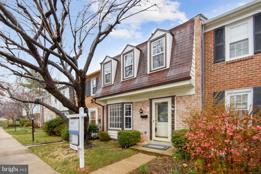 Gorgeous and renovated townhouse in a great location. 3 bedrooms 2 full baths. Open floor plan. Kitchen with granite and new appliances. Updated bath. Walkout basement. Close to transportation and shopping.