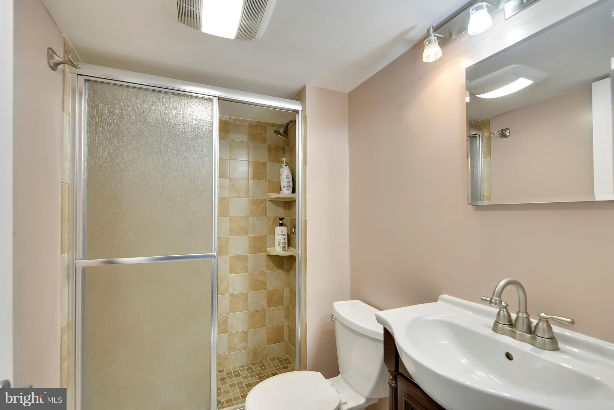 SHADY GROVE VILLAGE - Residential Lease