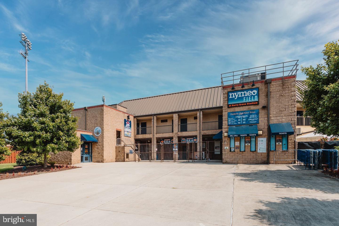 HILLCREST ORCHARDS - Residential Lease