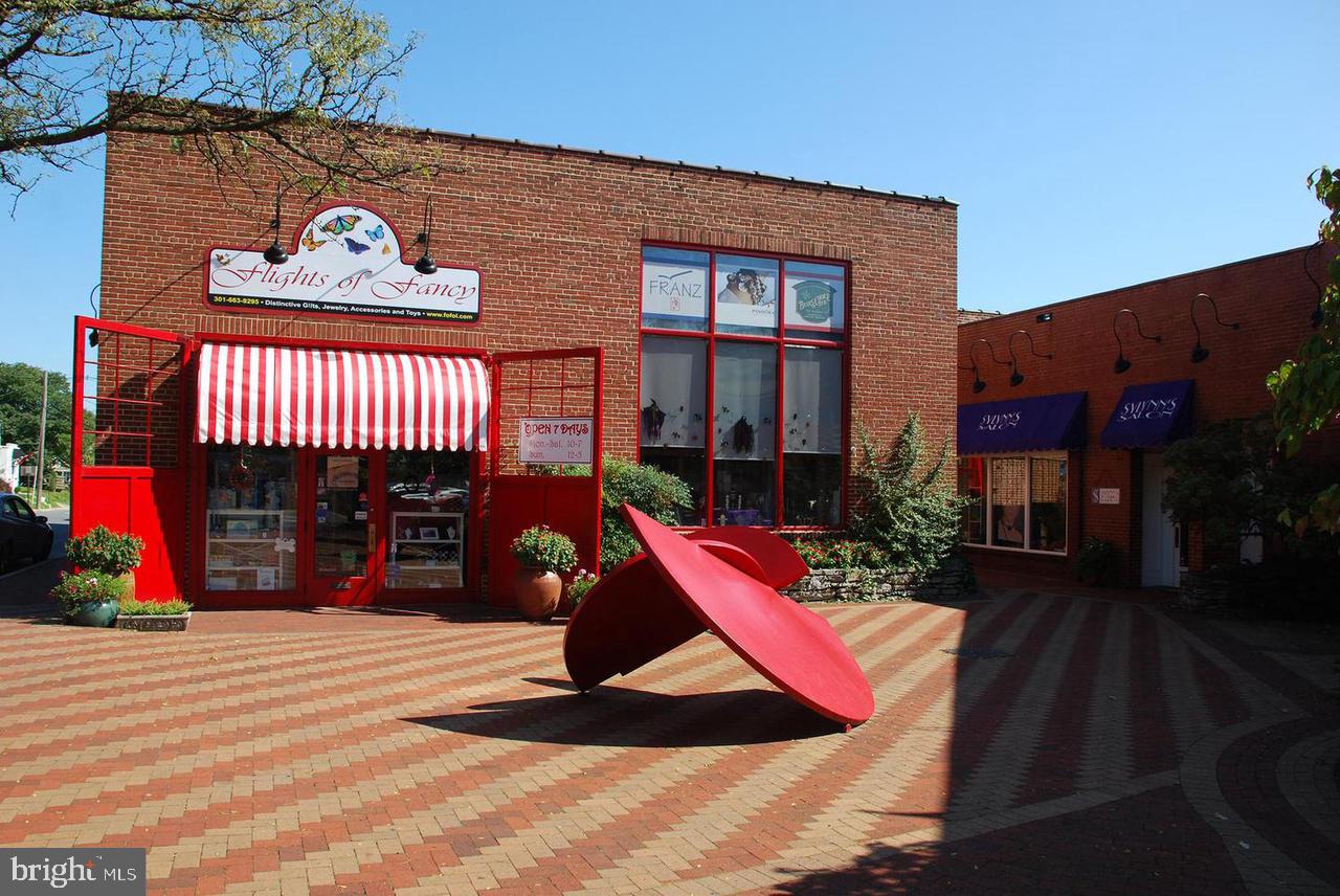 HILLCREST ORCHARDS - Residential Lease