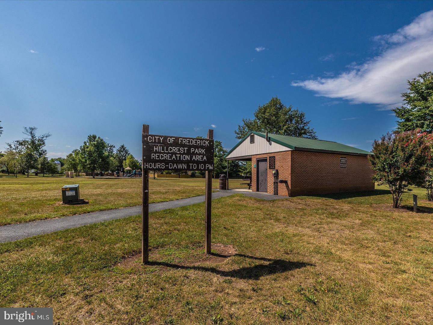 HILLCREST ORCHARDS - Residential Lease