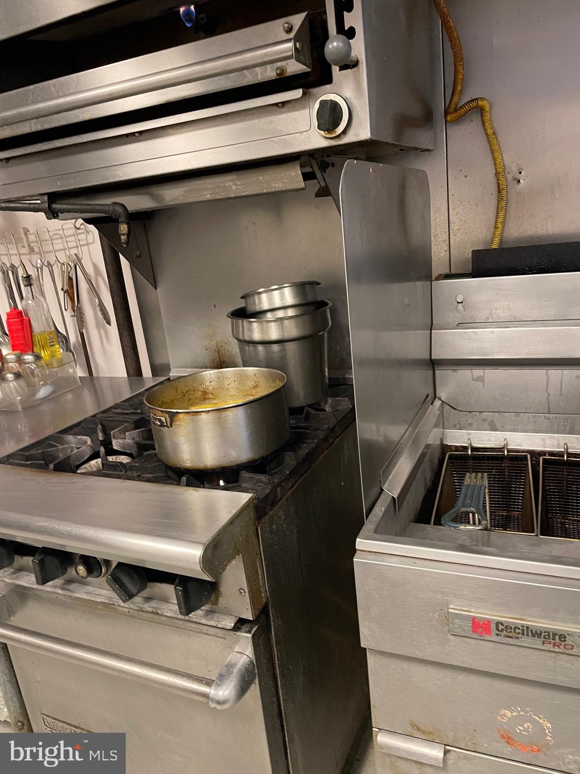 HILLTOWN - Commercial Sale