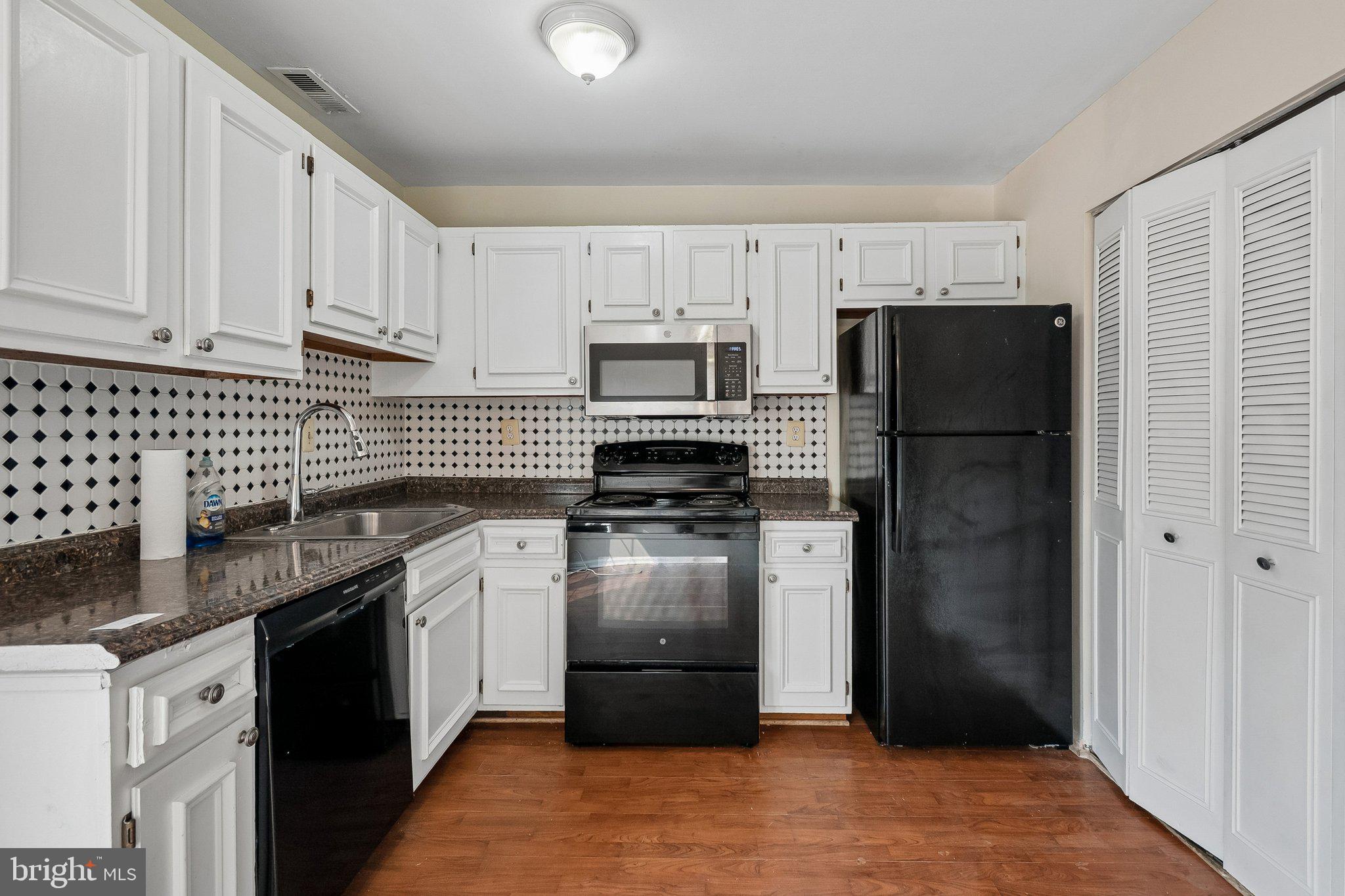 5515 WOODLAWN MANOR COURT