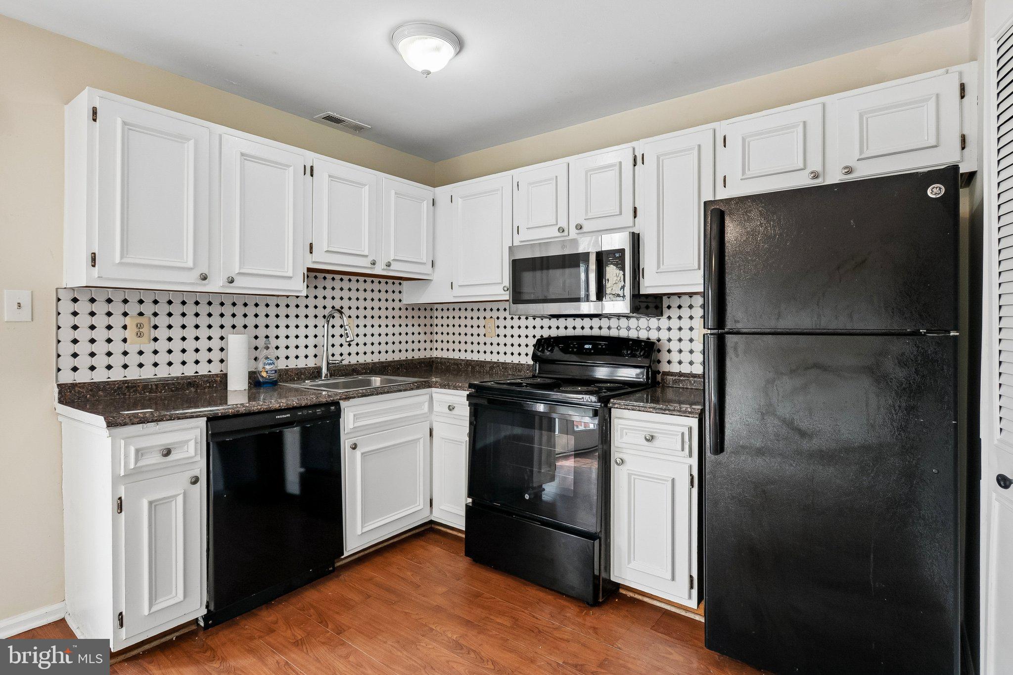 5515 WOODLAWN MANOR COURT