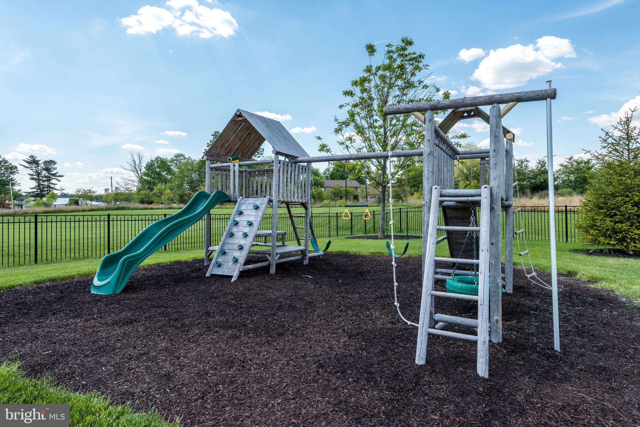 ESTATE AT MILL CREEK - Residential