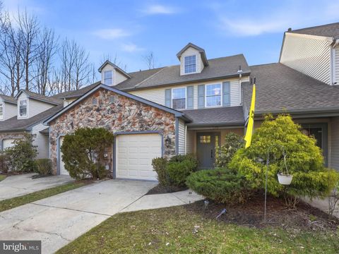 Townhouse For Sale - 120 Wagonwheel Court<br/> MARLTON, NJ 08053