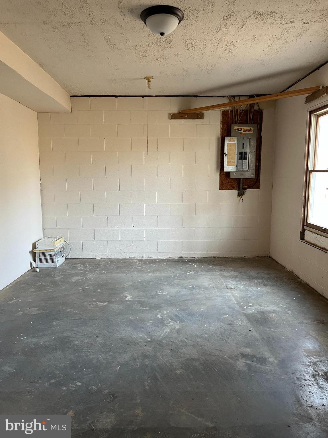 LAKERIDGE - Residential Lease