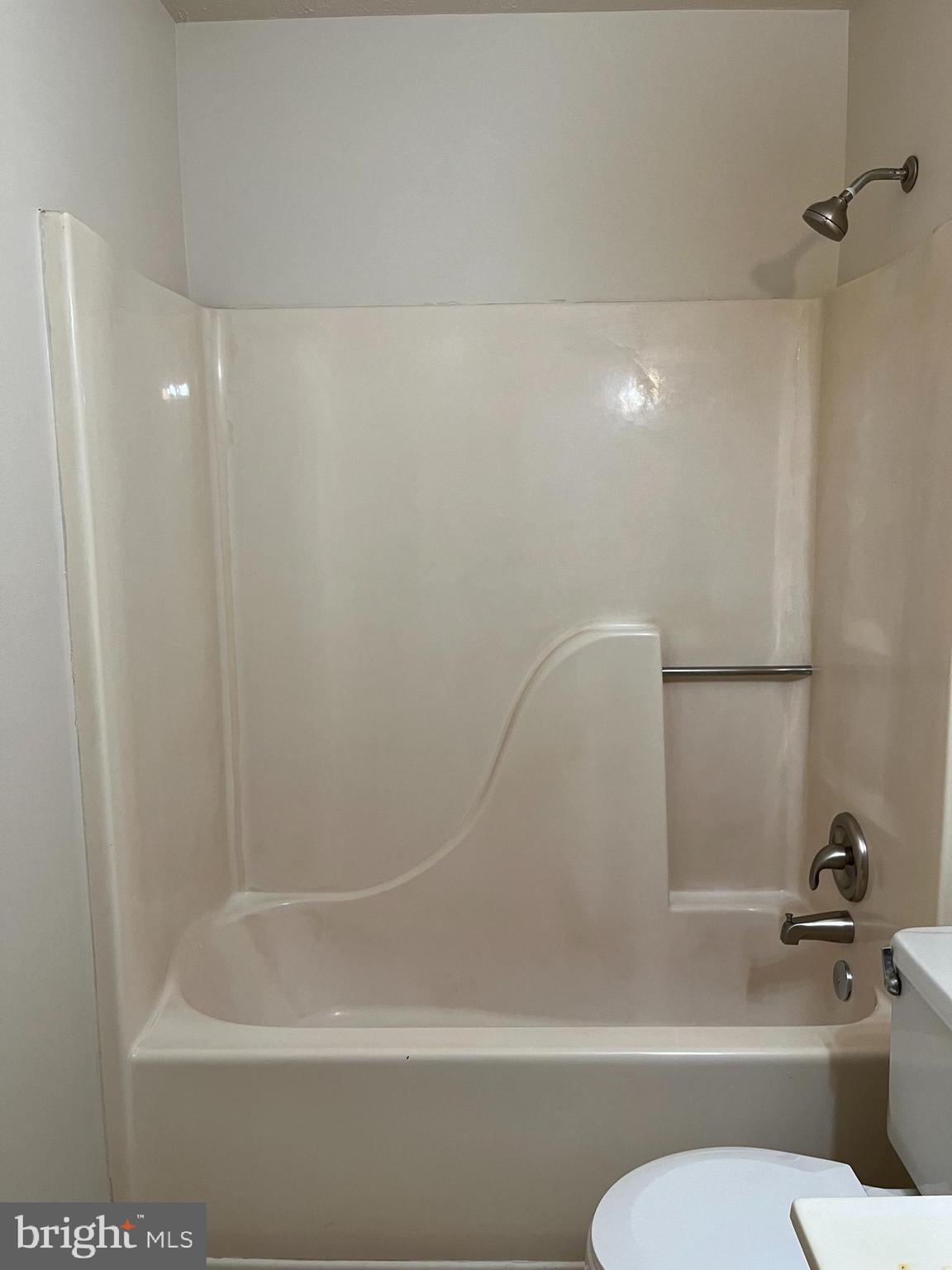 LAKERIDGE - Residential Lease