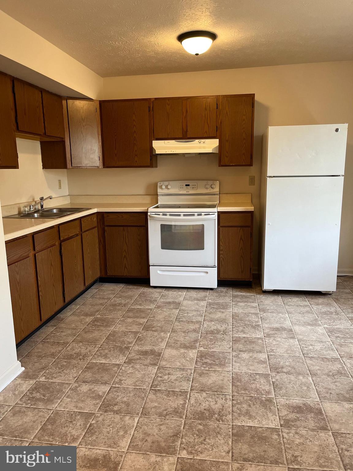 LAKERIDGE - Residential Lease