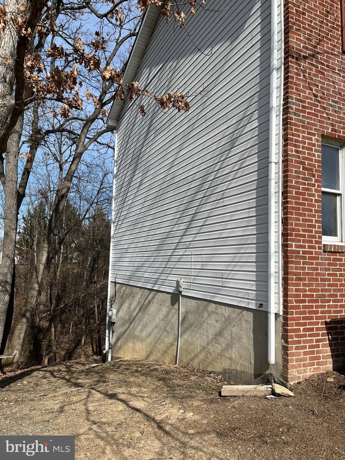 LAKERIDGE - Residential Lease