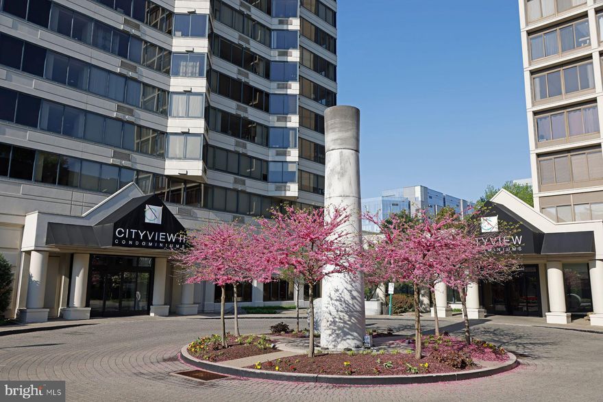 An unbeatable location meets easy city living at the CityView Condominiums. Located on the 15th floor, this condo offers a quiet setting above the city while keeping you close to everything that makes urban living so appealing.

Inside, the layout is both functional and comfortable, featuring hardwood floors, recessed lighting, crown molding, and a remodeled granite kitchen that opens to a spacious living and dining area. The bedroom easily fits a king-size bed and includes a large walk-in closet and an updated en suite bathroom—ideal for everyday living or a low-maintenance city home.

CityView residents enjoy a full suite of amenities, including a 24-hour concierge, fitness center, outdoor heated pool, yoga studio, business lounge, library, landscaped grounds, and a garden courtyard with gazebo, all conveniently located within the building.

Set in the heart of the Art Museum/Fairmount neighborhood, this location puts you just steps from the Philadelphia Museum of Art, Barnes Foundation, and Rodin Museum, with Kelly Drive nearby for walking and biking. Popular neighborhood spots like Sabrina’s Café, Pizzeria Vetri, and Bar Hygge are close by, along with Whole Foods, Target, and easy access to Center City.

Whether you’re looking for a primary residence or a convenient city retreat, Unit 1523 offers comfort, amenities, and an exceptional Philadelphia location.