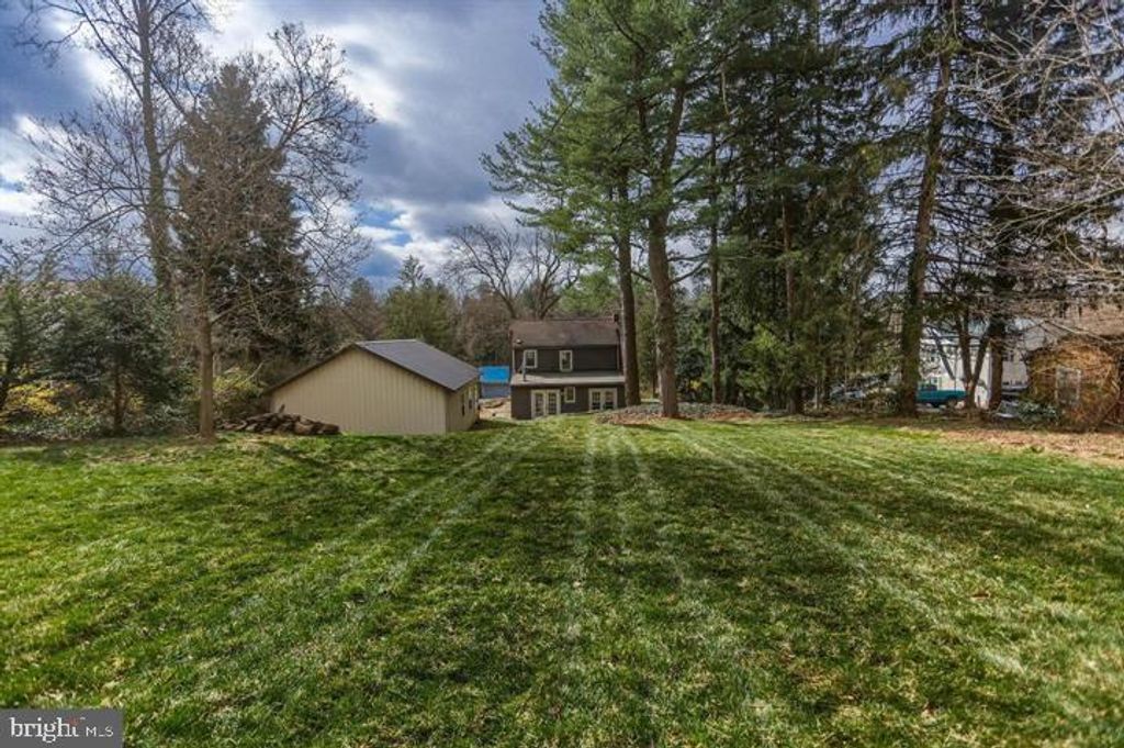 Photo of 19 Maple Rd, YORK, PA 17403 (MLS # PAYK2097728)