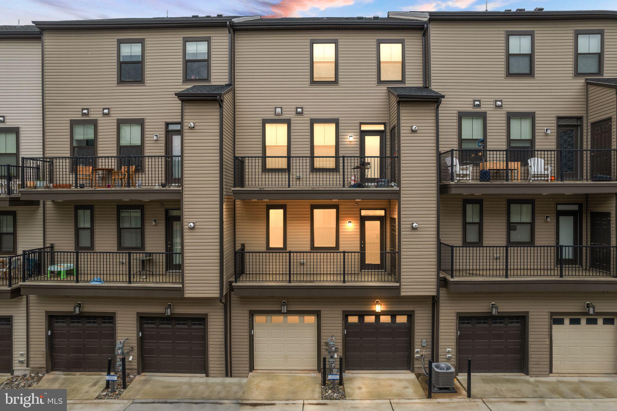 METRO WALK AT MOOREFIELD STATION - Residential