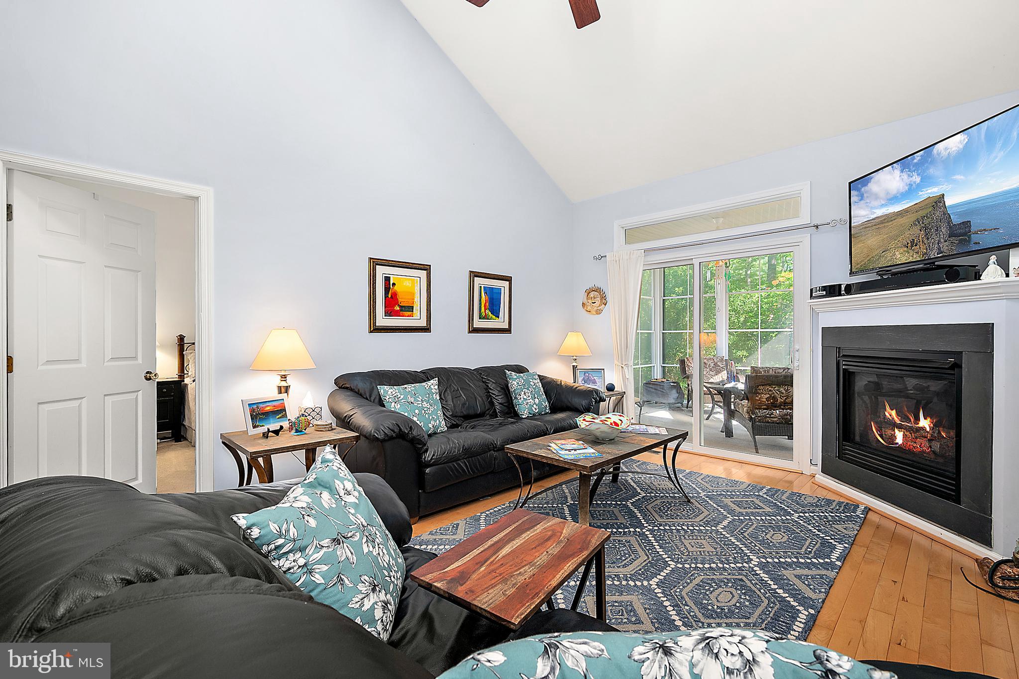 323 YACHT CLUB DRIVE