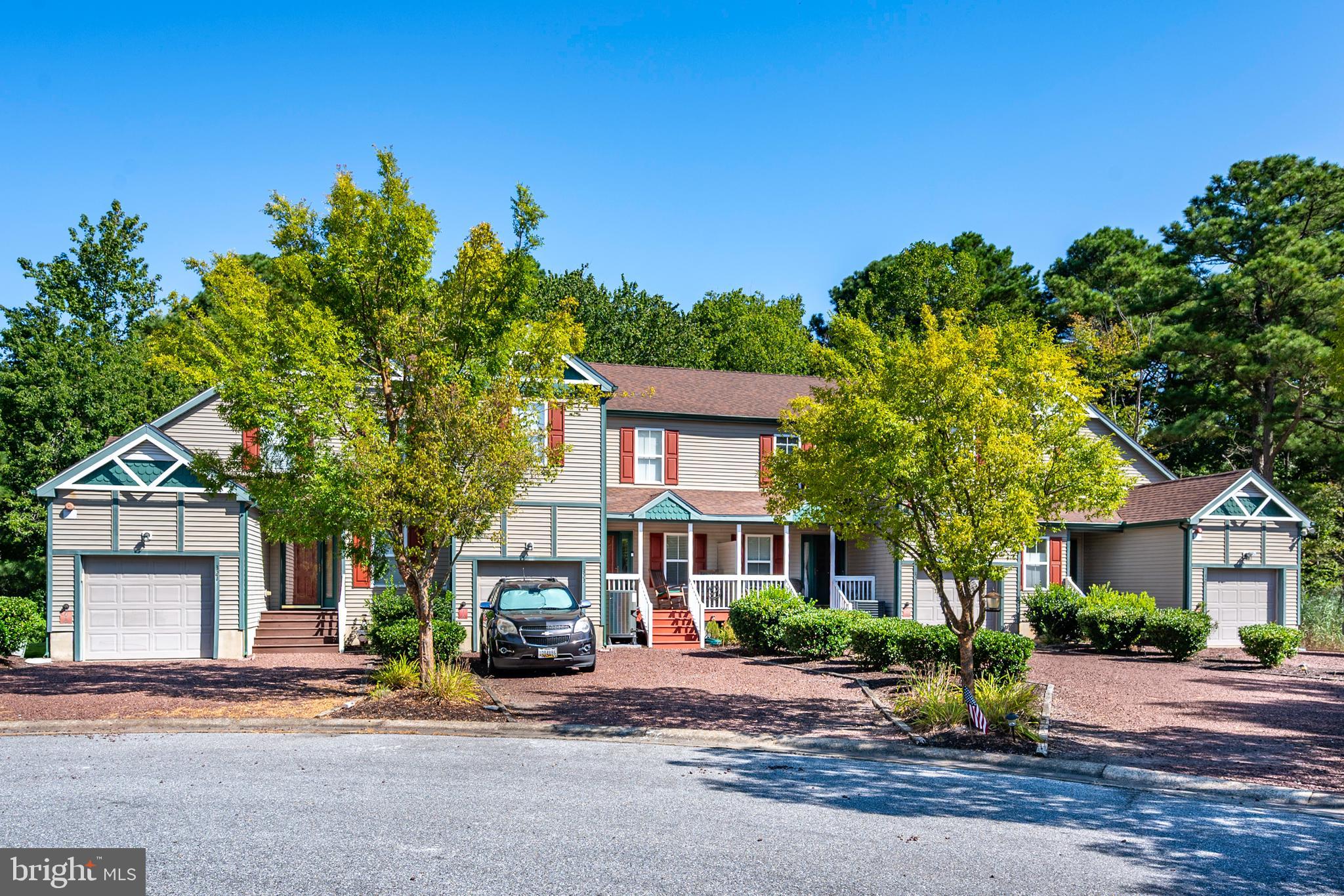 323 YACHT CLUB DRIVE