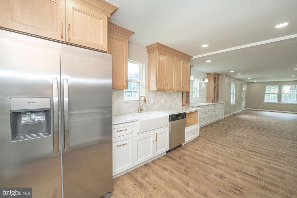 3 ELLIS AVENUE