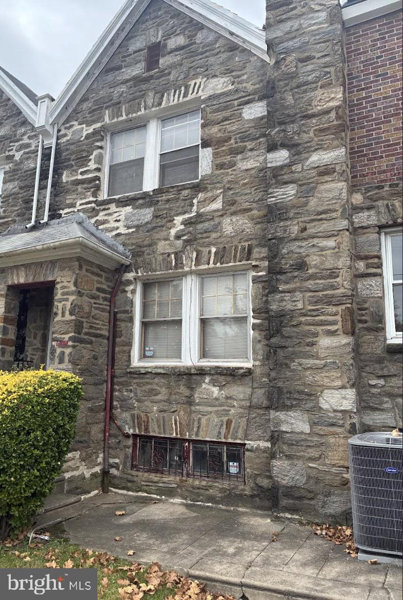 2114 W CHELTENHAM AVENUE