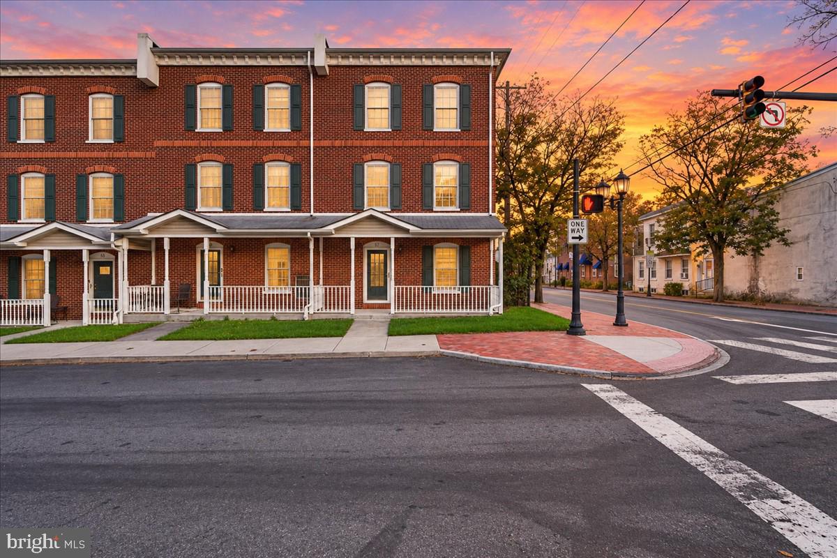 57 E MCCAULLEY COURT