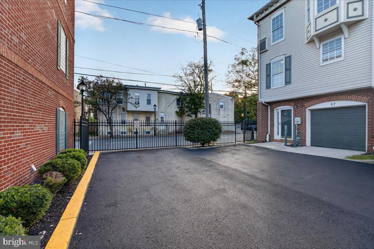 57 E MCCAULLEY COURT