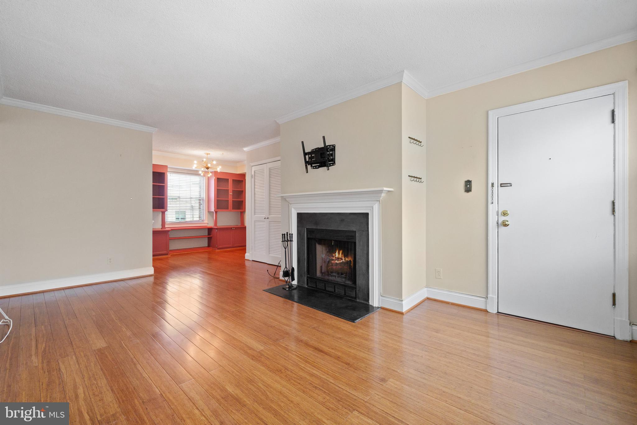 2805 ARLINGTON BOULEVARD 201