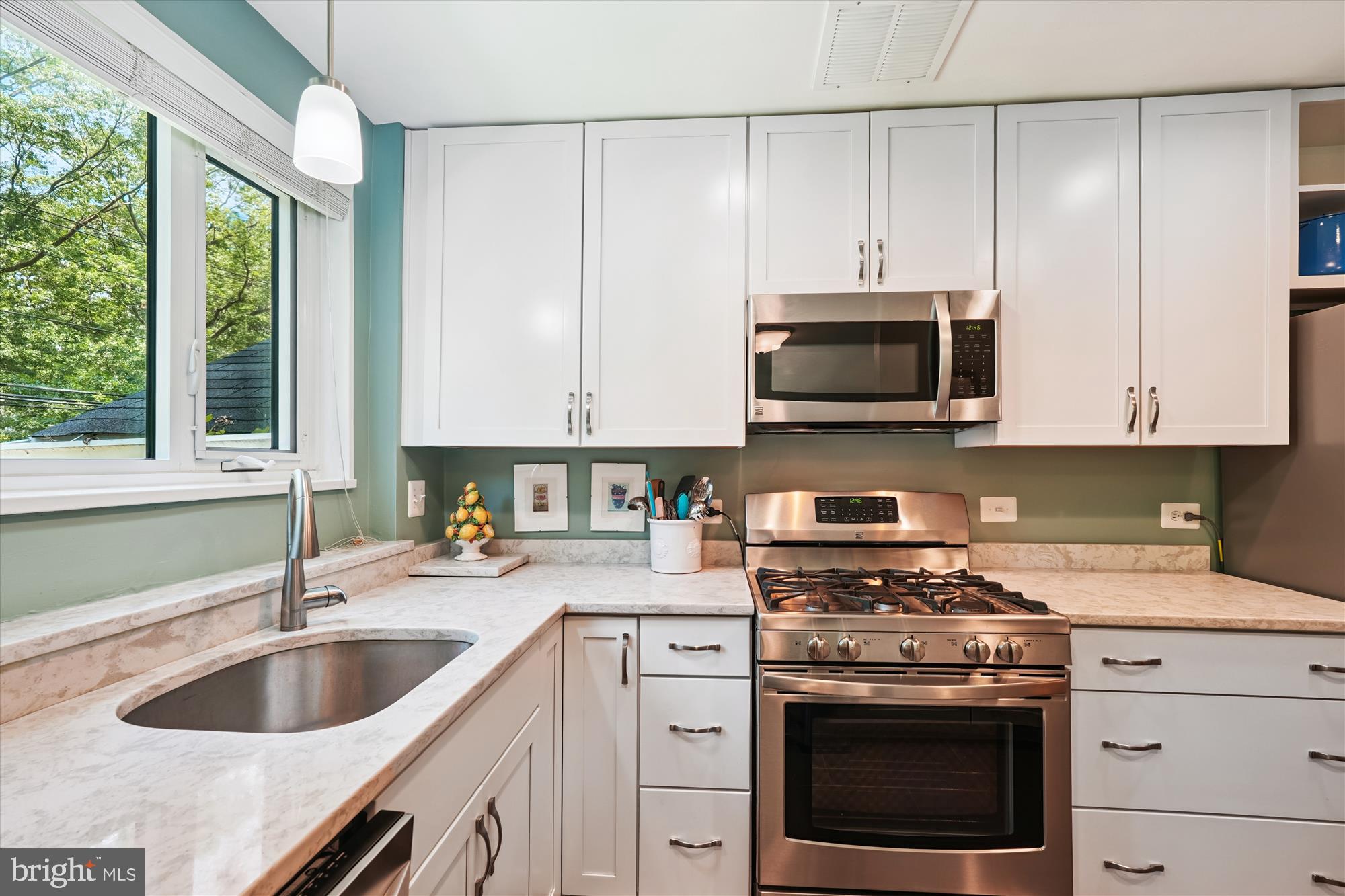 10427 MONTROSE AVENUE 104