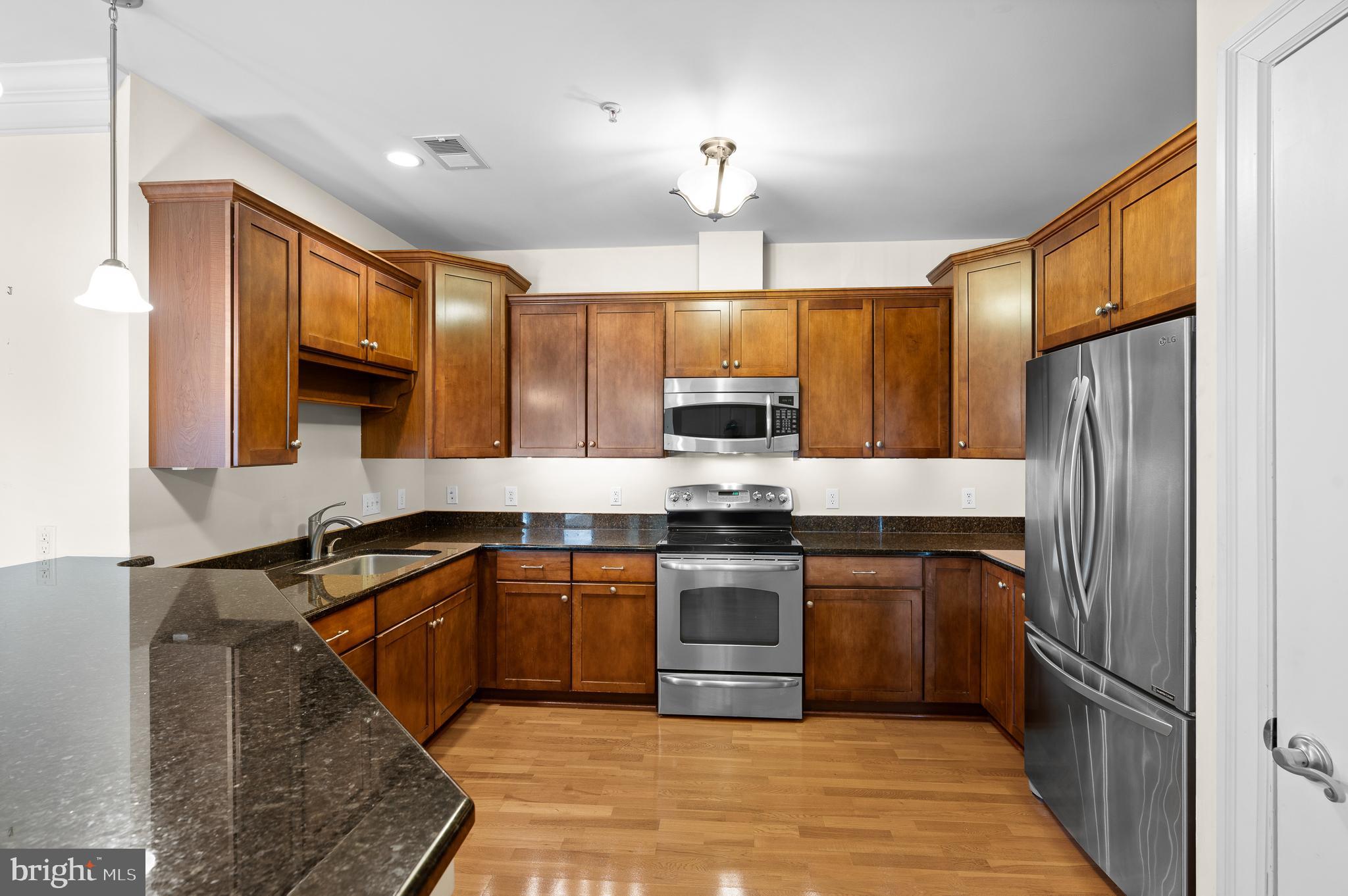 TERRAZZA NEWTOWN SQR - Residential