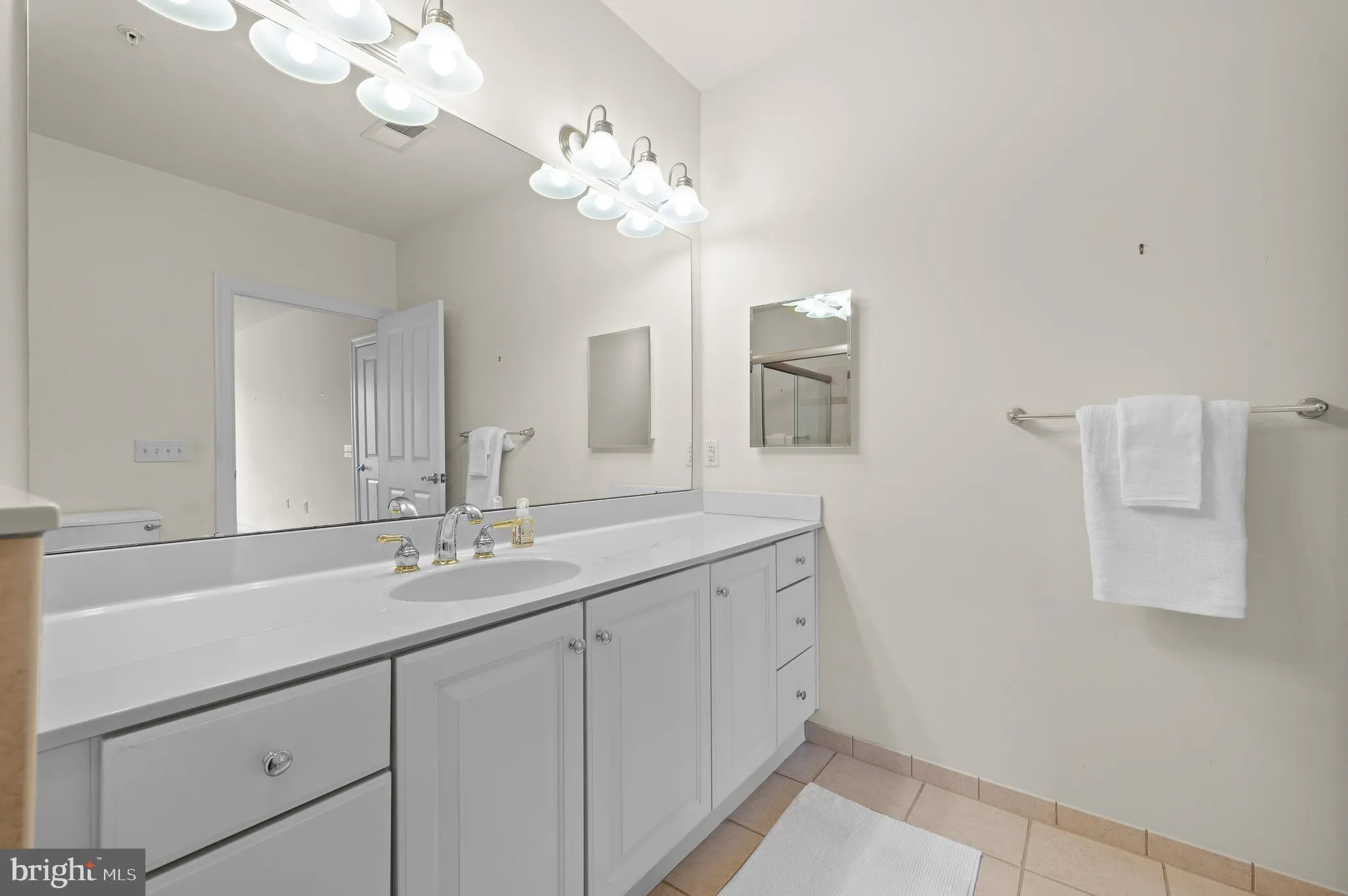 Newtown Square, Pennsylvania 19073, United States, 1 Bedroom Bedrooms, ,2 BathroomsBathrooms,Residential,Pending,5681