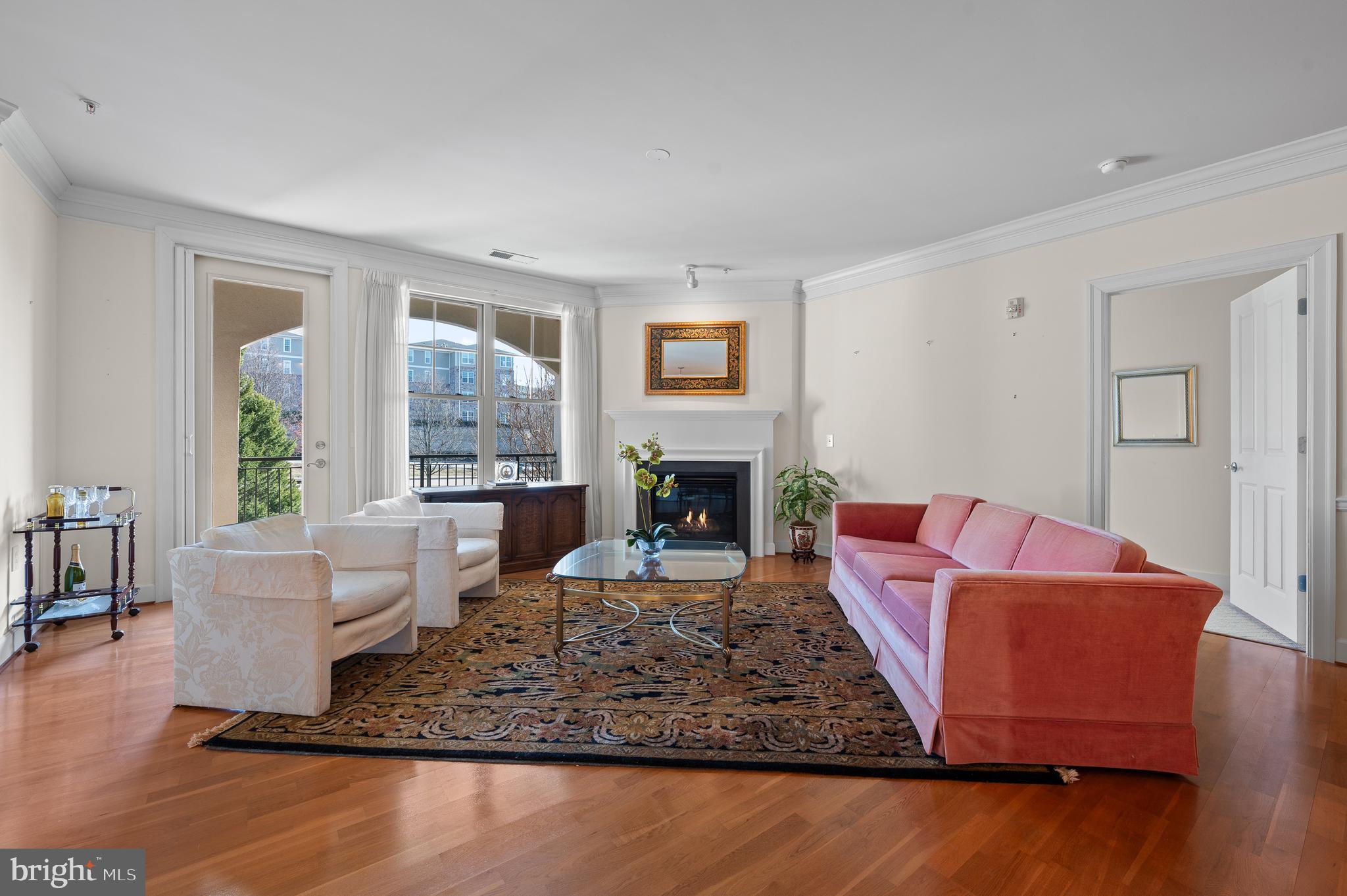 TERRAZZA NEWTOWN SQR - Residential