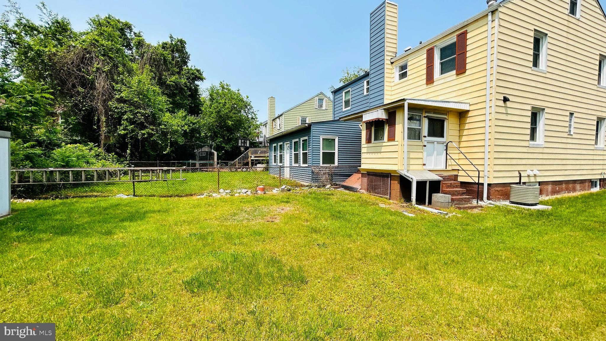 WEST LANSDOWNE - Residential