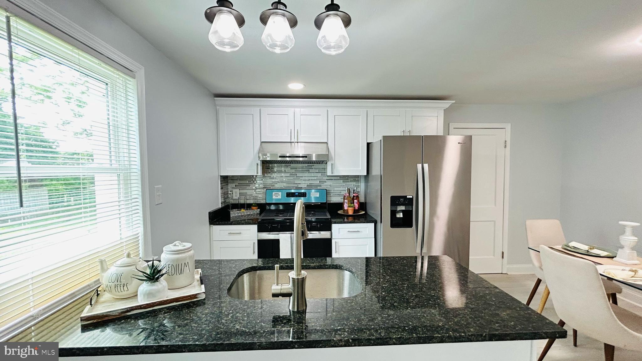 WEST LANSDOWNE - Residential