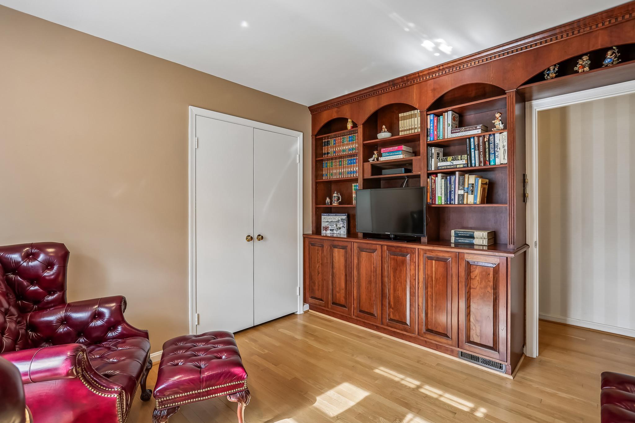 LUXMANOR - Residential