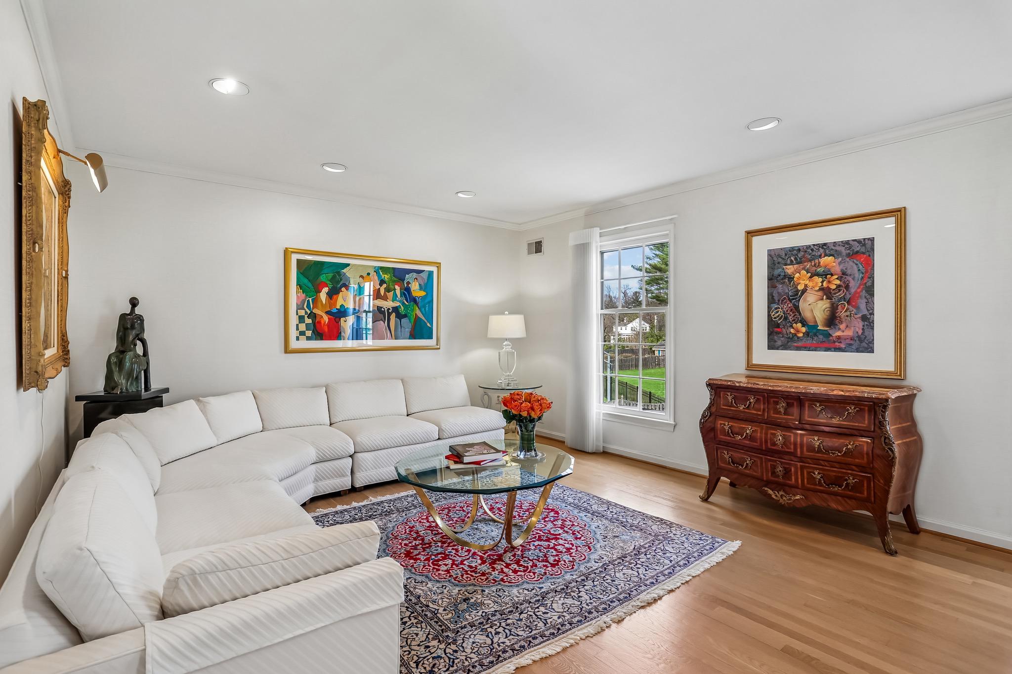 LUXMANOR - Residential