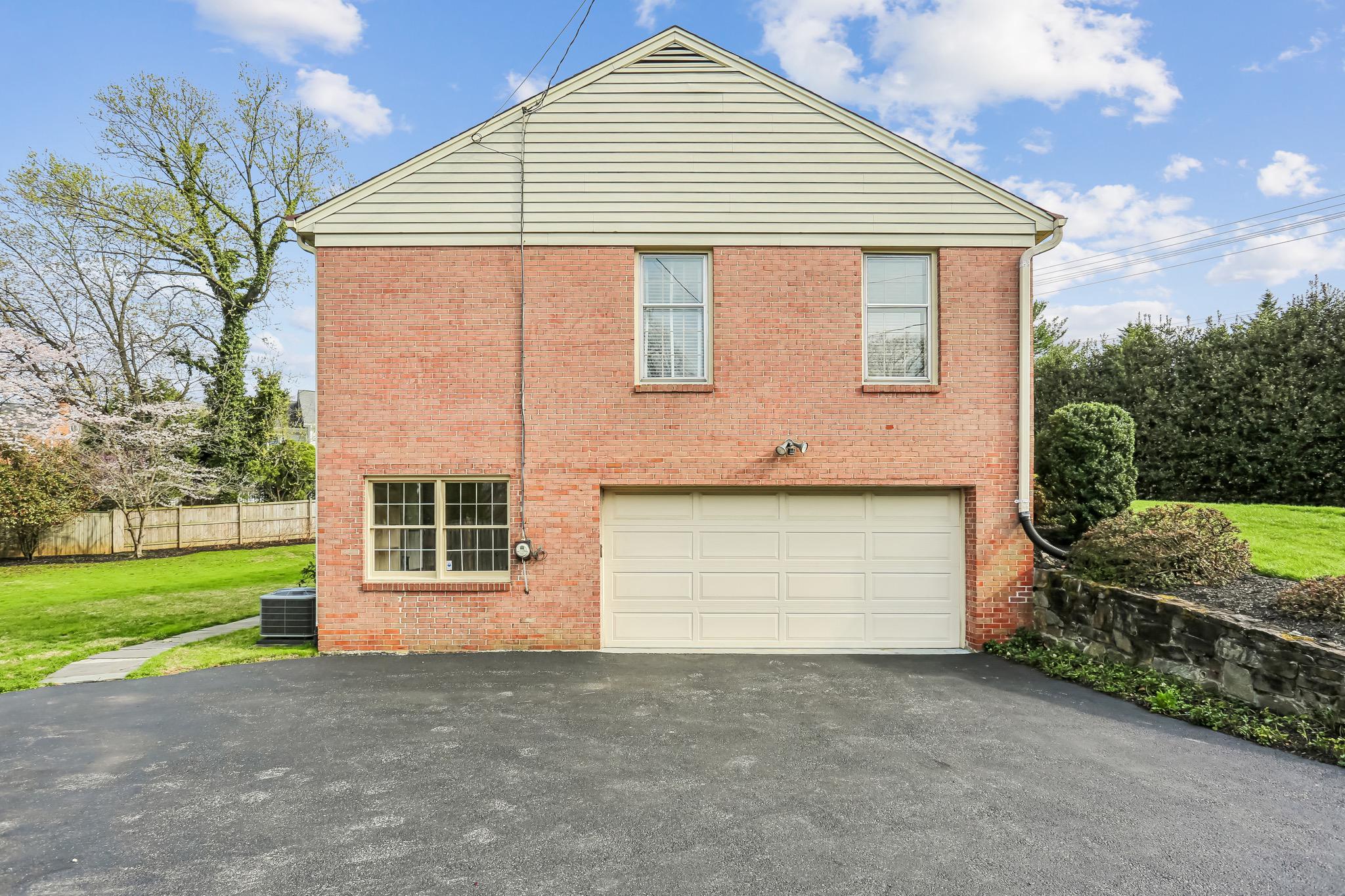 LUXMANOR - Residential