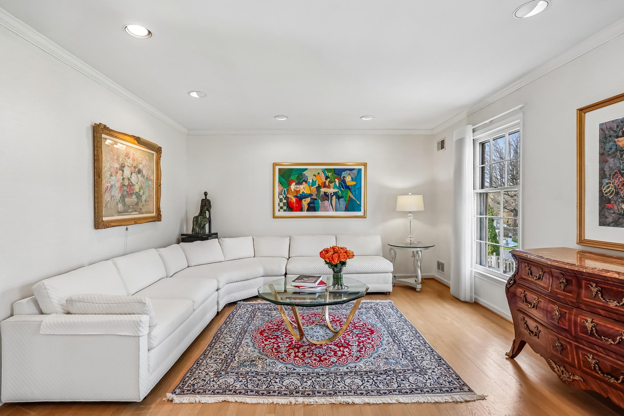 LUXMANOR - Residential