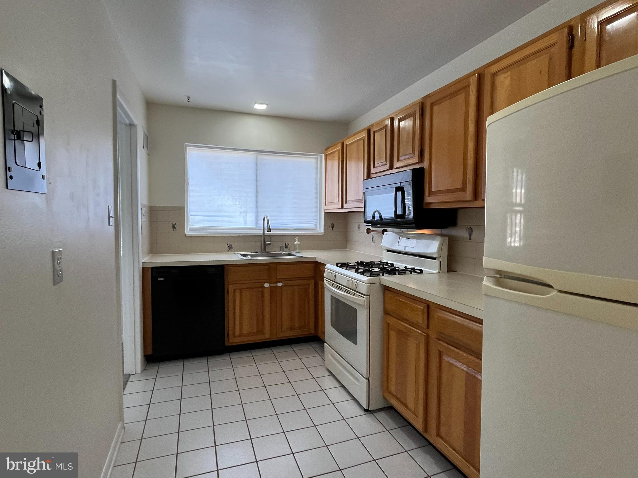 PARKSIDE CONDOMINIUMS - Residential Lease