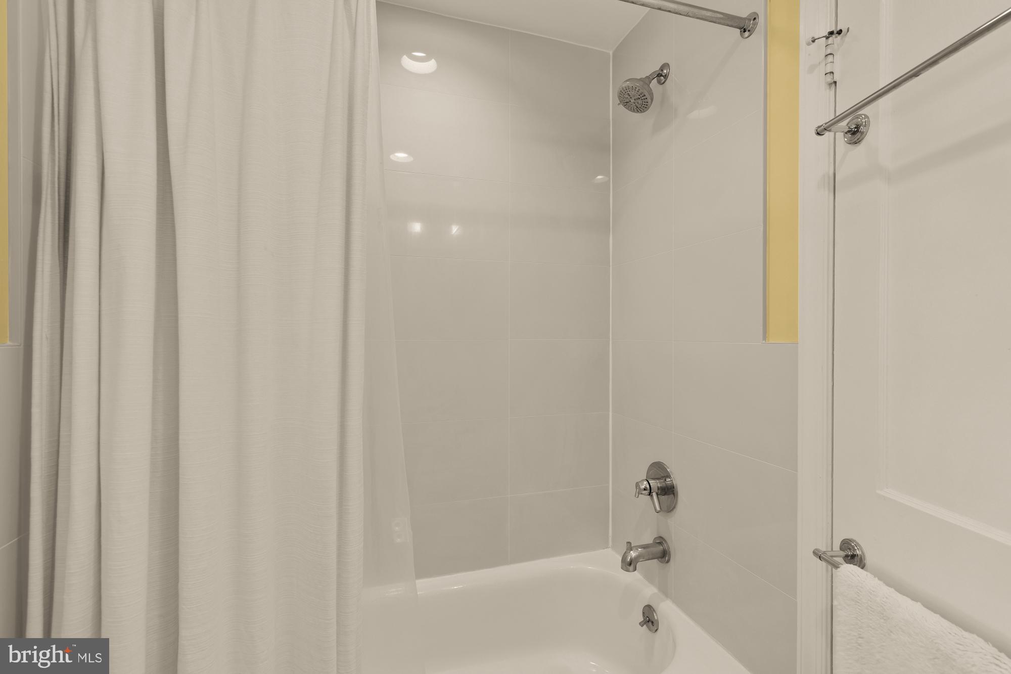 WHEATON HILLS - Residential Lease