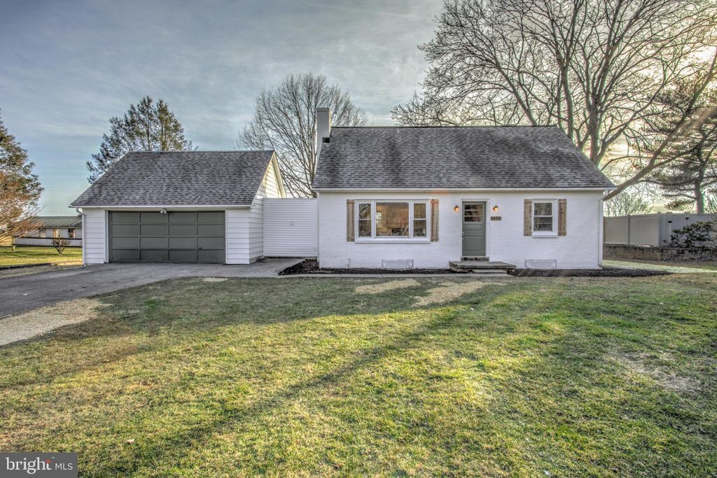 Photo of 1370 GRAYSTONE RD, MANHEIM, PA 17545 (MLS # PALA2031758)