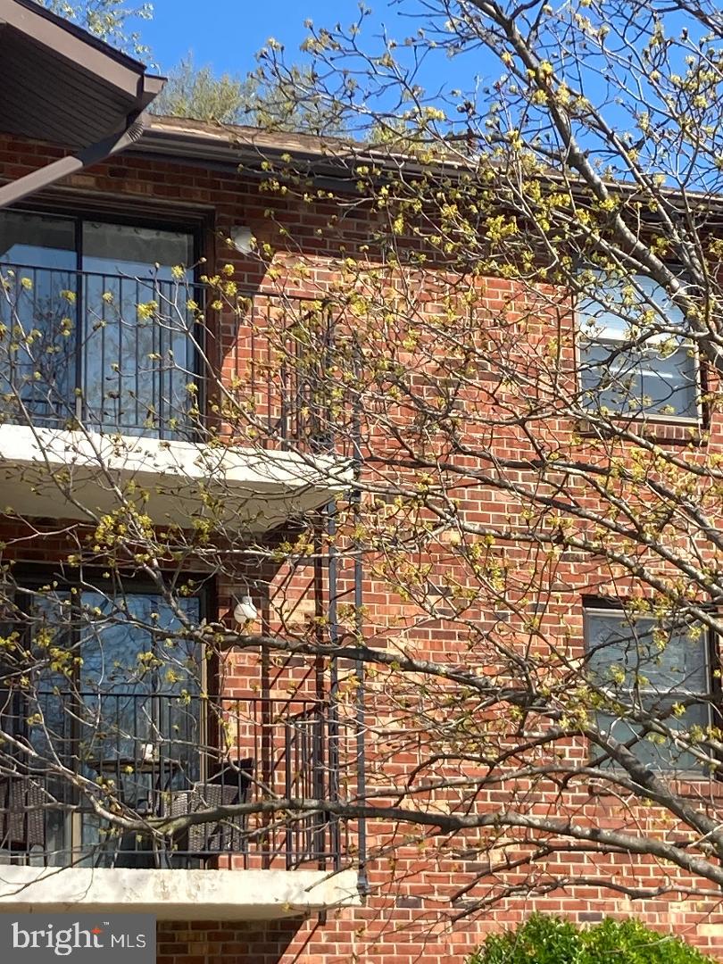 ENGLISH VILLAGE - Residential