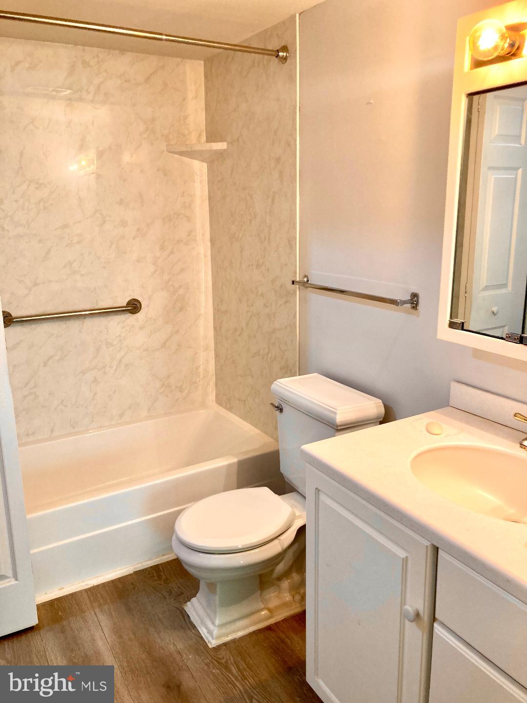 ENGLISH VILLAGE - Residential