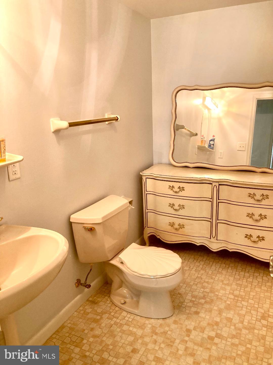 ENGLISH VILLAGE - Residential