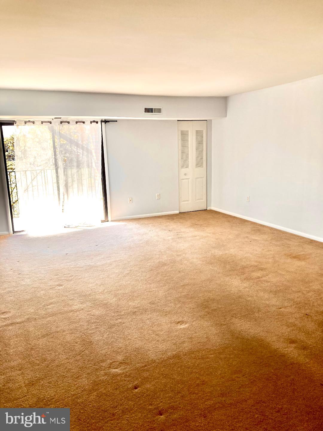 ENGLISH VILLAGE - Residential