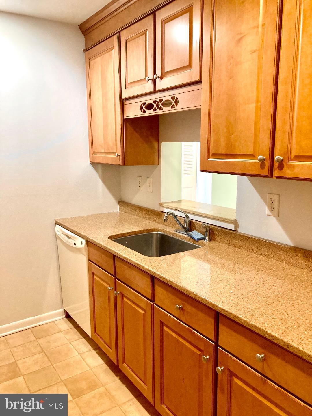 ENGLISH VILLAGE - Residential