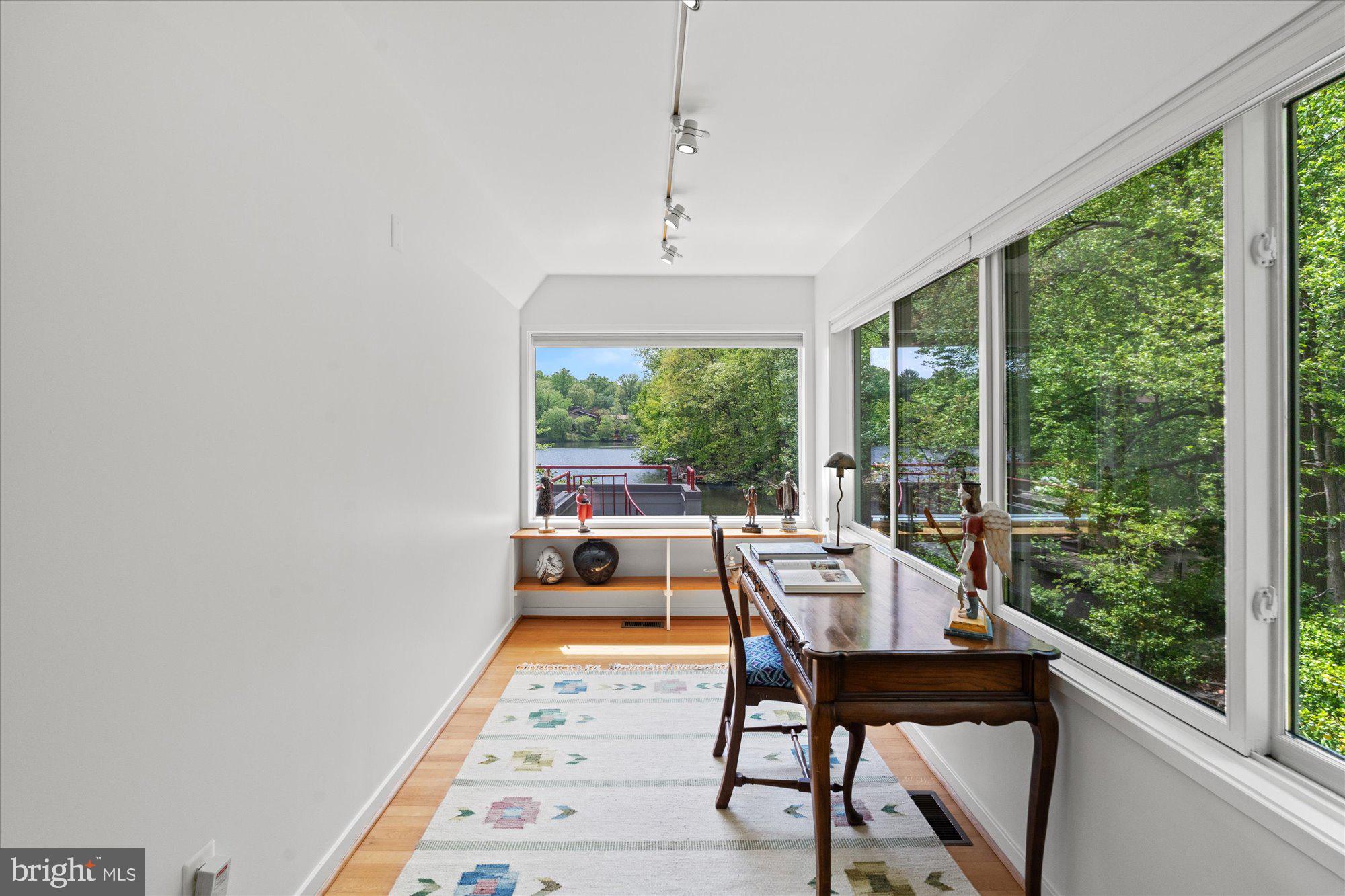 RESTON - Residential