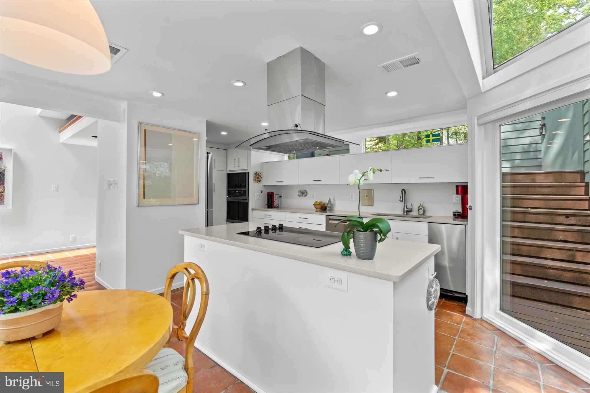 RESTON - Residential