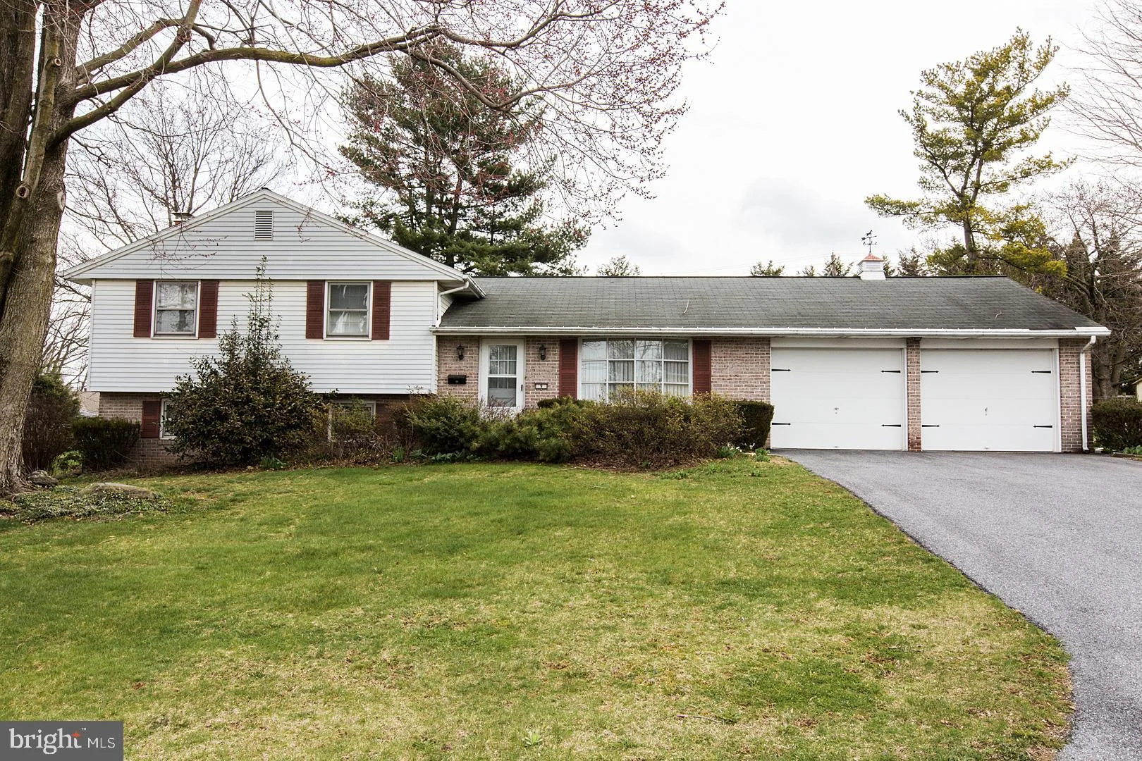 9 N Hershey Avenue, Leola, PA 17540