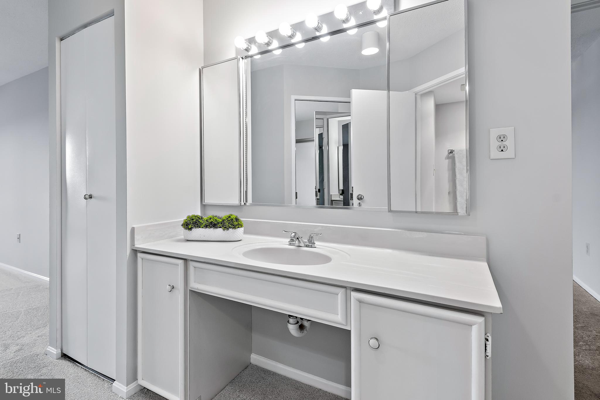 LEISURE WORLD - Residential