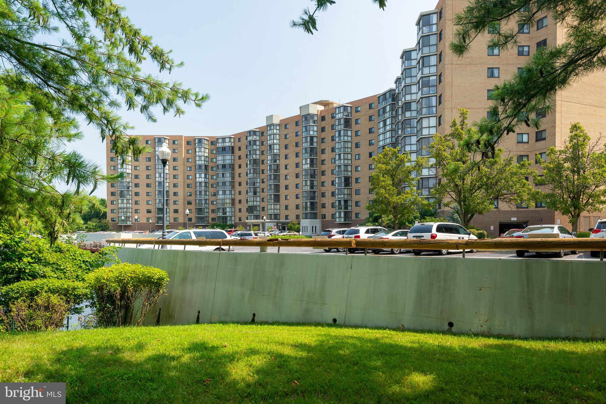 LEISURE WORLD - Residential