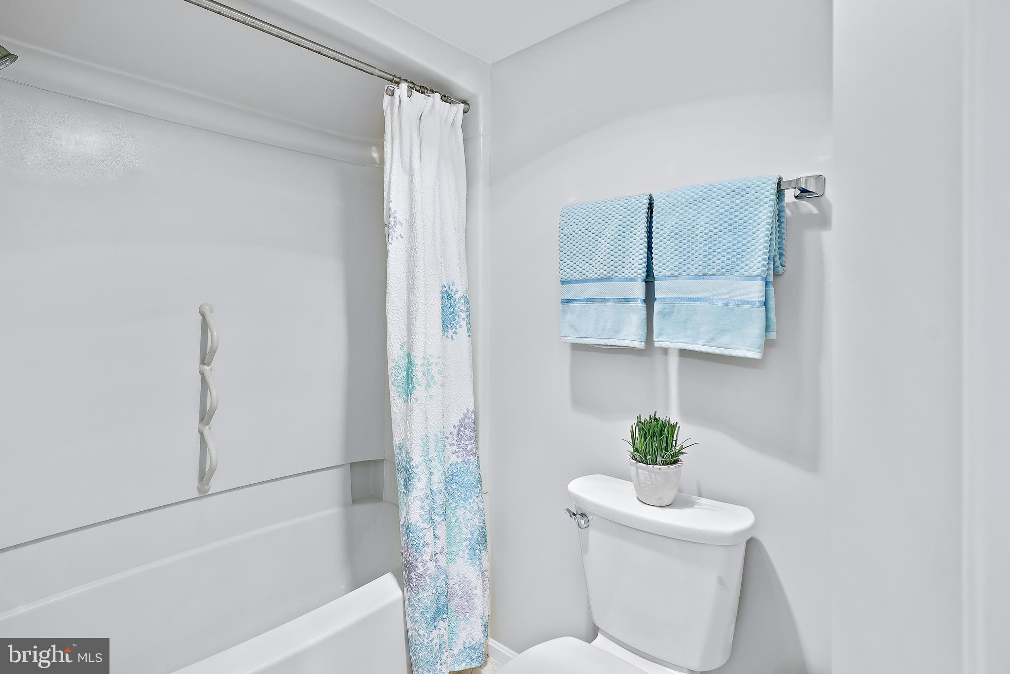 LEISURE WORLD - Residential