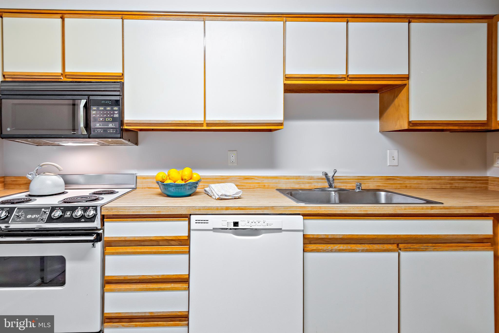 LEISURE WORLD - Residential