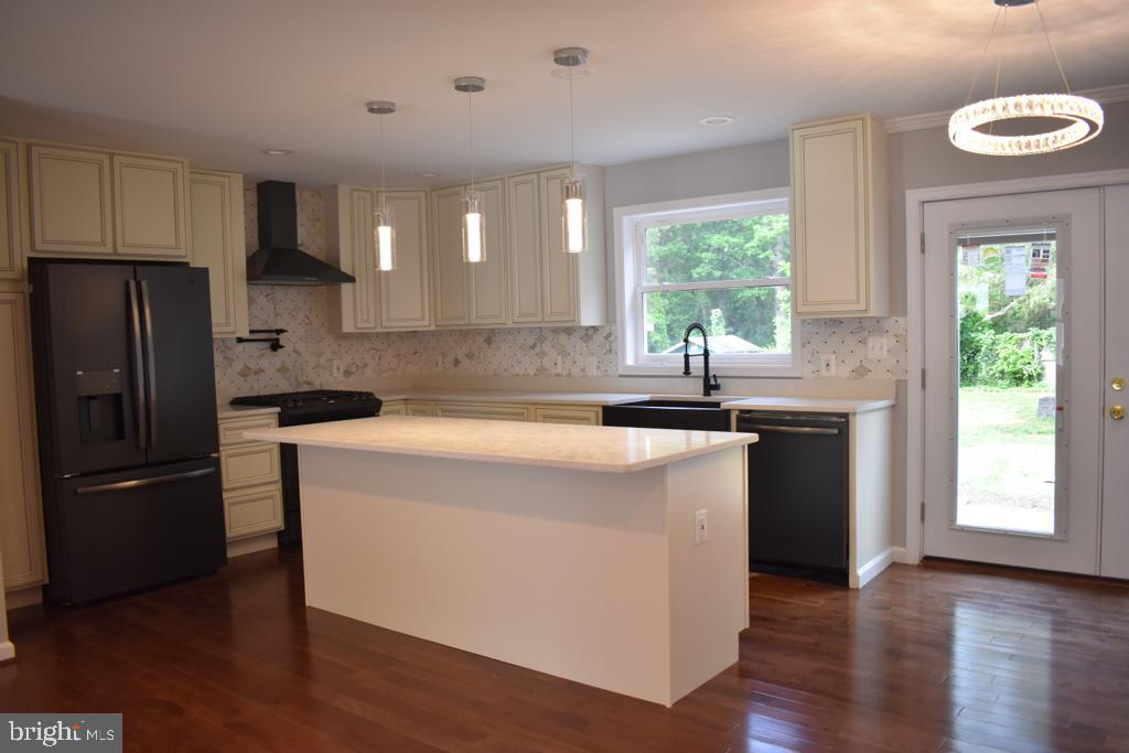 KINGS COLONY - Residential